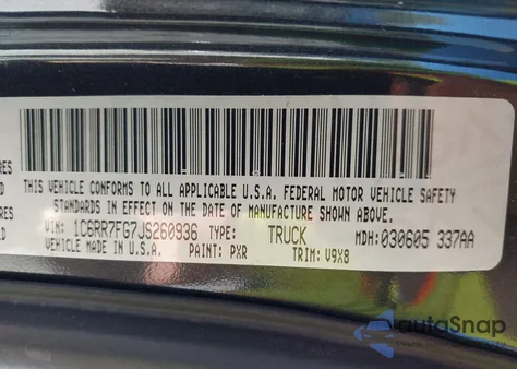 2018 Ram 1500 Express 4X4 6'4 Box z USA, uszkodzony, nr VIN 1C6RR7FG7JS260936